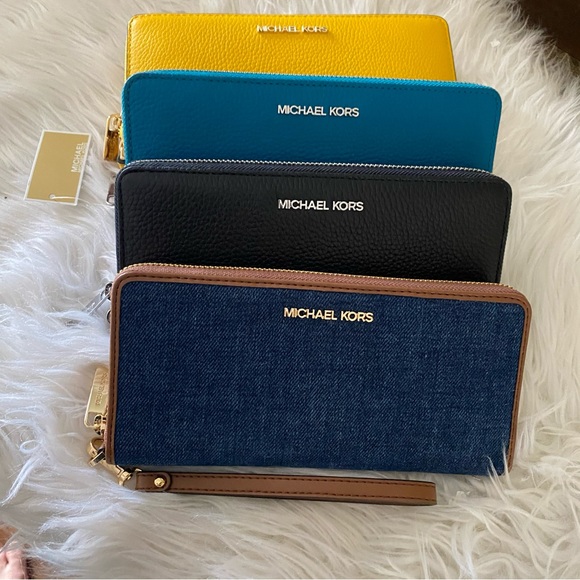 New Michael Kors jet set travel large continental wallet - Picture 3 of 16